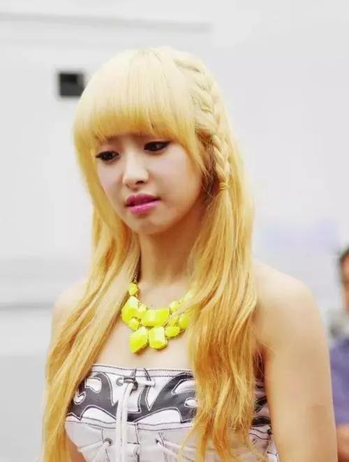 金鹰女神|宋茜金鹰女神造型邋遢惹吐槽，膀大腰圆堪称灾难，被嘲历届最丑