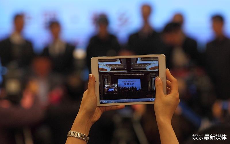 赵薇|周星驰火遍全球一部电影，不但创造票房奇迹，还获得国外大奖