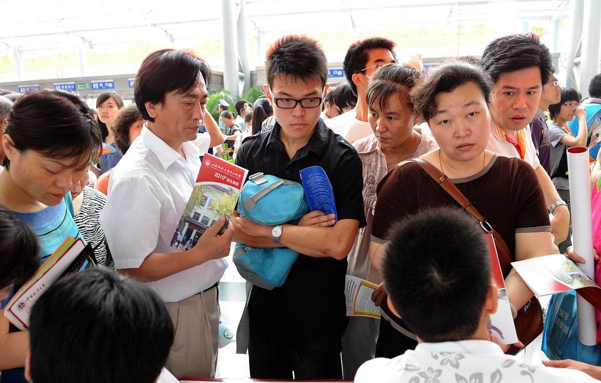 教育部|教育部传来“好消息”,大一新生欲哭无泪,家长:为什么不早落实