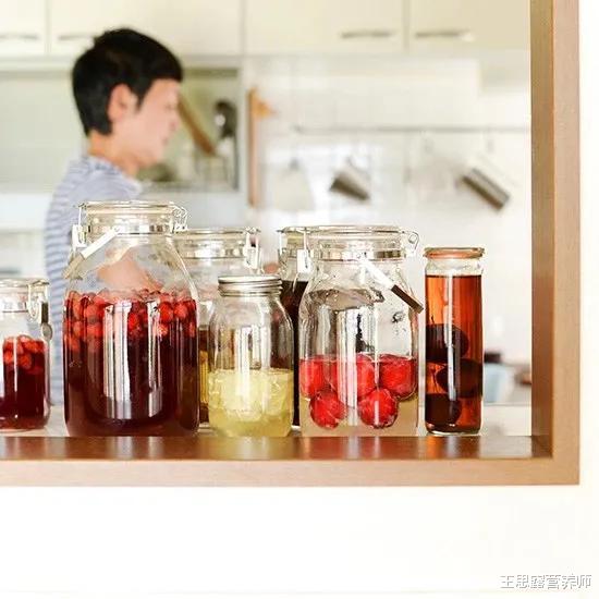 「脾胃」肾功能不好！什么东西泡酒最好？掌握「饮酒须知」，肾可以更强大