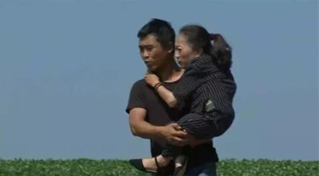 臆说古史|女强人朱晓红：身高仅85厘米，靠人抱着打拼，10年赚下千万身家