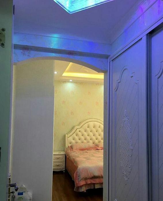 ktv▲参观表哥22万装修的新房，进门像KTV，冰箱放厕所里，我快笑喷了