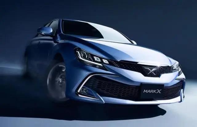 丰田锐志▲丰田又火了！它比宝马3系漂亮十倍，标配10气囊，V6引擎破百仅7秒