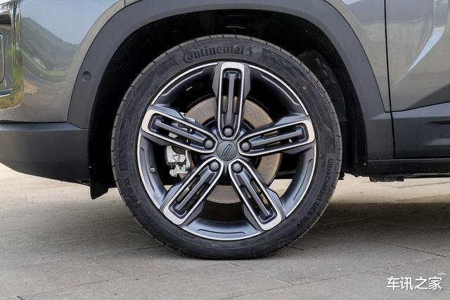 「吉利汽车」吉利甩出“王炸”!37天卖出3万辆,满油跑800km,关键不到12万