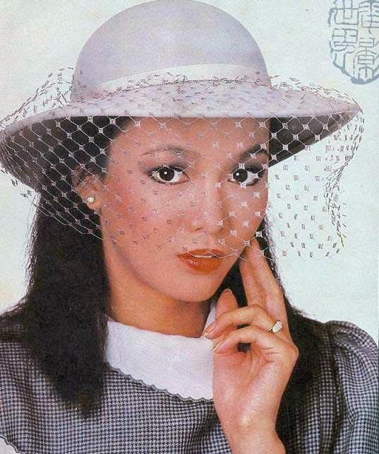 「郑裕玲」爱钱如命的郑裕玲：扇过刘嘉玲，红过张曼玉，却一生未婚无儿无女