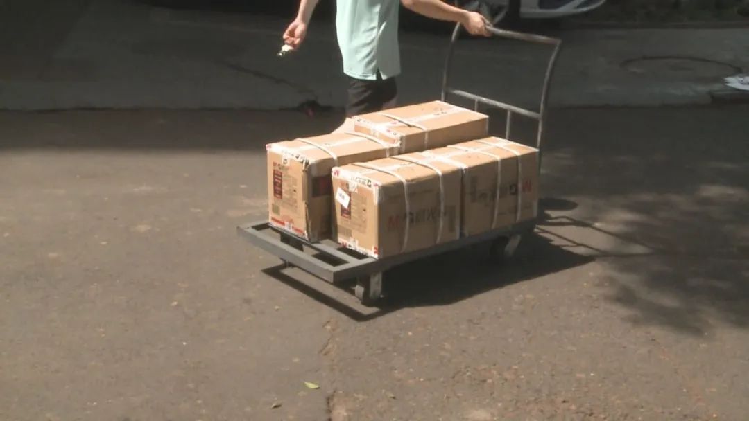 乐山天天报|快递小哥很郁闷，“货到付款”难收款，近万元要了好久没影