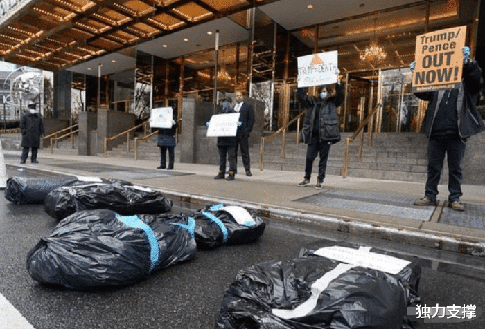 「特朗普」美国确诊破101万！患者尸体被摆放在白宫门口，呼吁特朗普下台