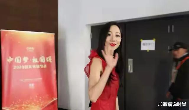 蒋欣|央视国庆晚会阵容超炫，刘涛韩雪唐嫣撞造型，蒋欣体壮似妇联主任