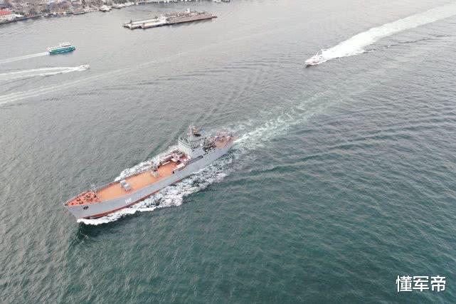 『地中海』地中海传来一串爆炸声，15艘俄舰果断开火击沉目标，美称闯下大祸