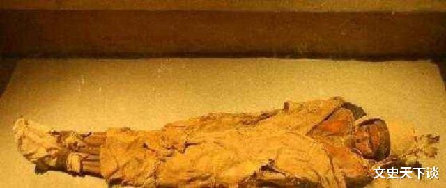 「新疆维吾尔自治区」彭加木的同事，发现楼兰美女肺中有异物，找到了罗布泊神秘源头