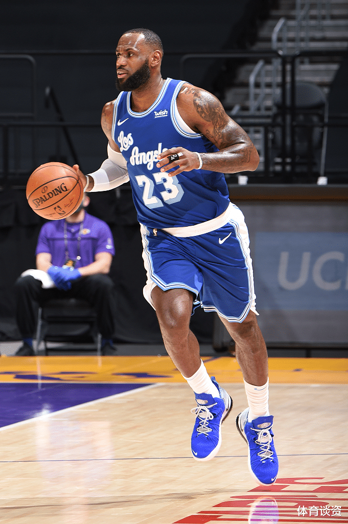 勒布朗·詹姆斯|24+7+8，又是联盟第一！戴维斯你被骗了，这分明是29岁的詹姆斯