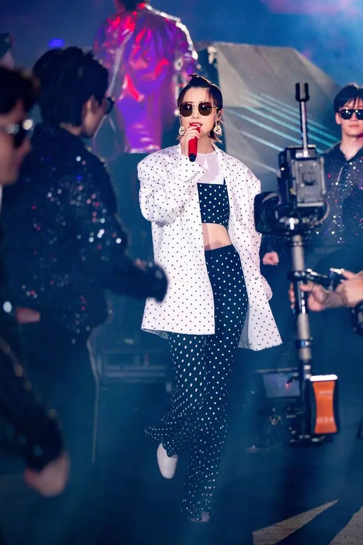 「李宇春」时髦办 | 李宇春的歌词很敢写，因为她自己就是无价之姐