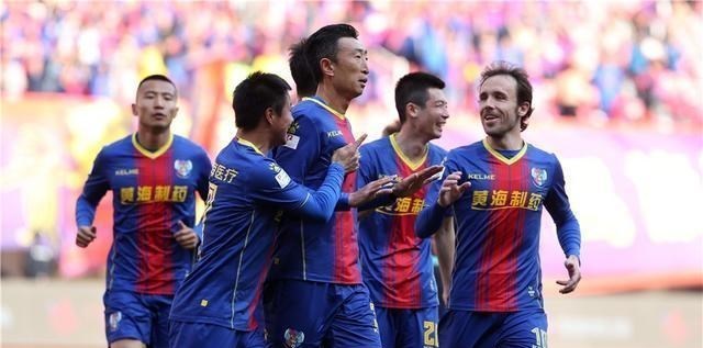 中超:黄海中场悍将35岁越踢越妖,来自辽足大院,中超首球攻破鲁能球门