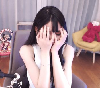 斗鱼|斗鱼舞蹈一姐被封！跳舞拉链崩开，痛哭求情还是黑屏了