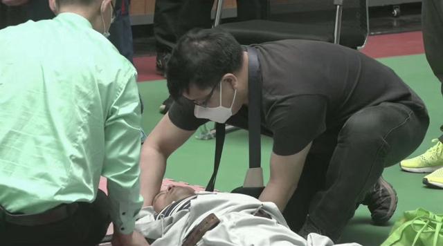 马保国:面子挂不住了!英国拳王再次回应被马保国击败:我是被雇来演戏的