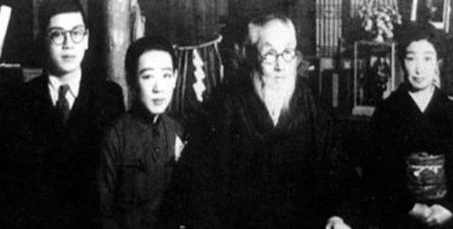 朱元璋■一组名人的罕见合影:图三是杜月笙和戴笠,图九是李小龙红颜知己