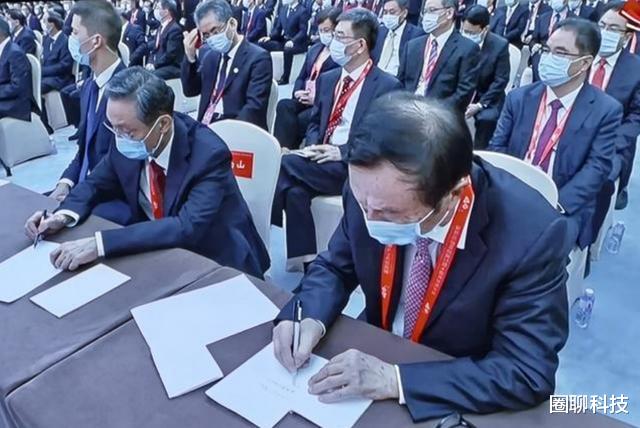 任正非|深圳40年40人，榜单上没有任正非？看到和钟南山的座位瞬间明白了