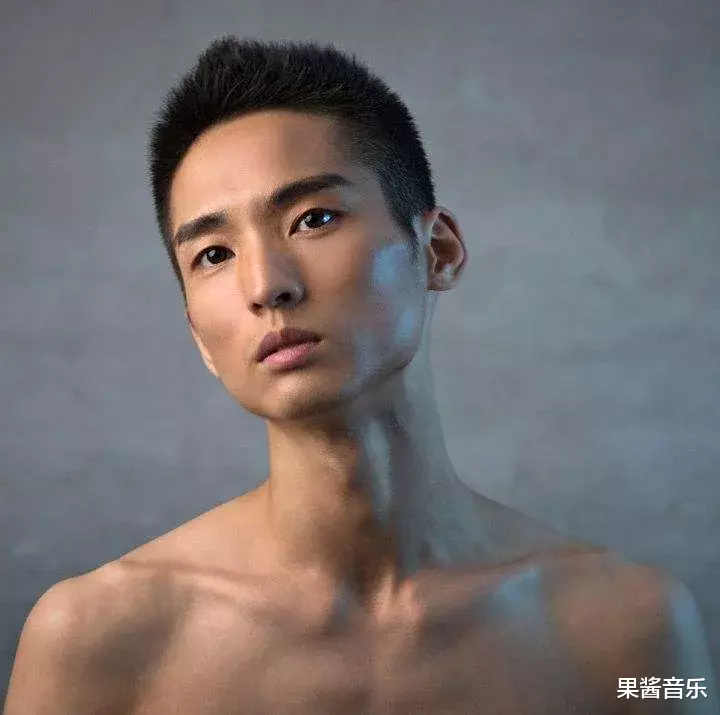 李响■入学考“造假”，还跻身春晚开场，墙都不服就服他！