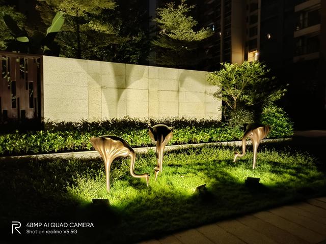 realme|realme真我V5上手：入门级5G手机到底做成了什么样子？