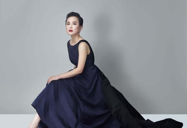 「王宏伟」他是民歌王子，闪婚小12岁钢琴公主，王宏伟：我怕配不上人家