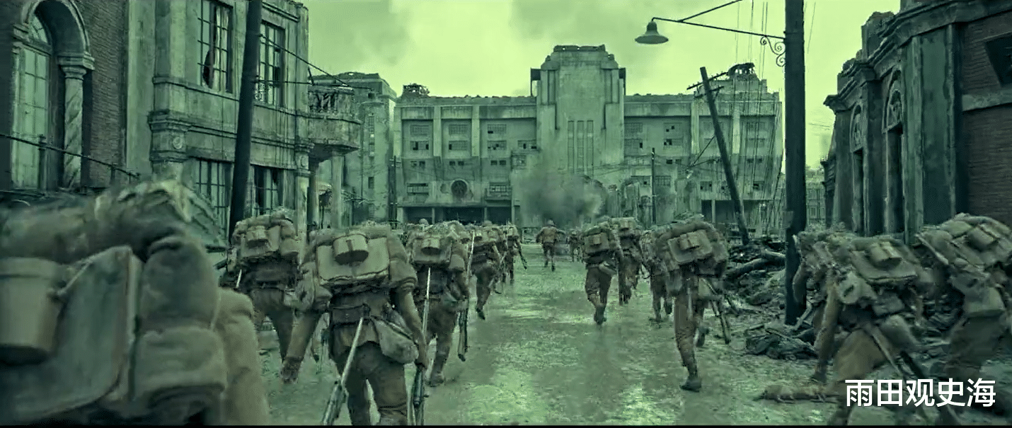 日军|日军喜欢背包打仗？强如良心剧《八佰》，也不能在这个细节上免俗