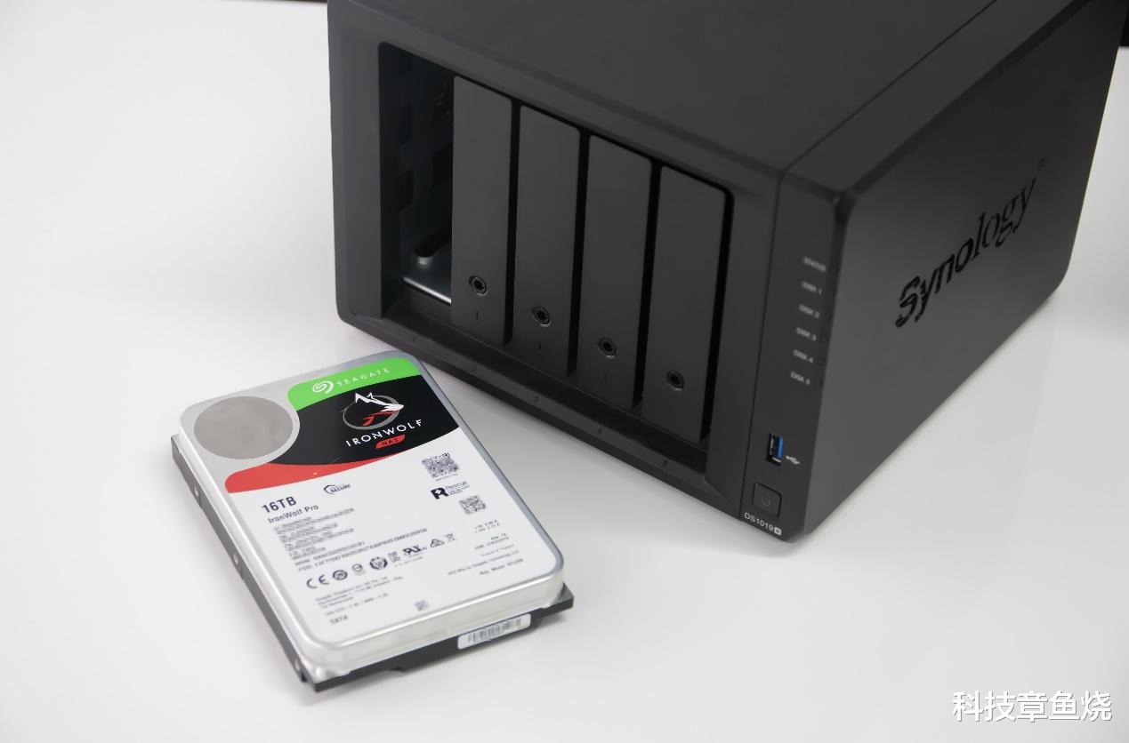 nas|专业NAS硬盘跟普通的天差地别，你敢信吗？