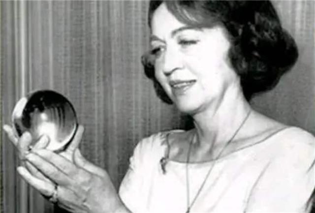 袁天罡|“神婆”巴巴万加：生前预言911和2020新冠，迄今科学无法解释