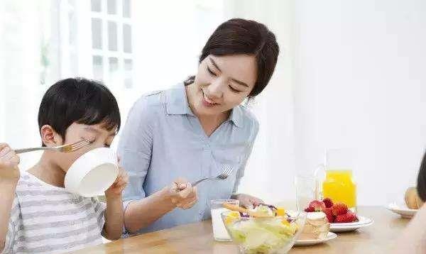 酸菜|“假鸡肉”被曝光，专门卖给学校食堂，赶紧看看，你家孩子吃了没