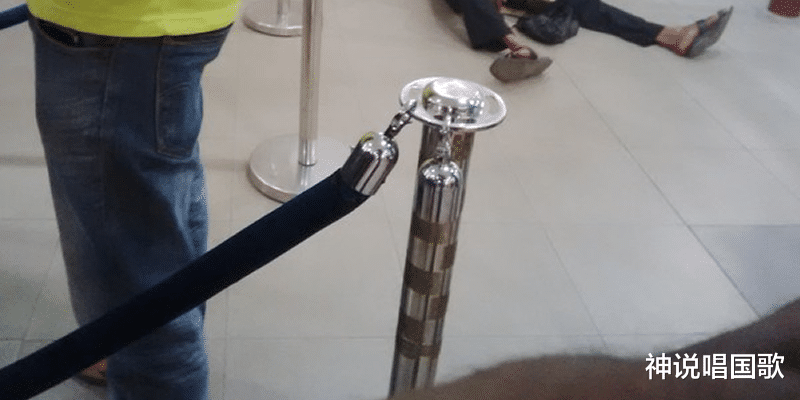 『威廉』突发！6月5日凌晨！18名劫匪冲进警局杀害8名警察，扭头抢了家银行扬长而去