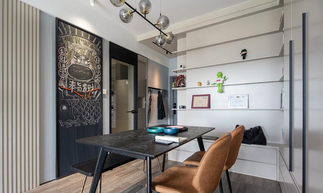 |67平小两房，储物空间遍及每个角落，还通透敞亮不拥挤，好赞