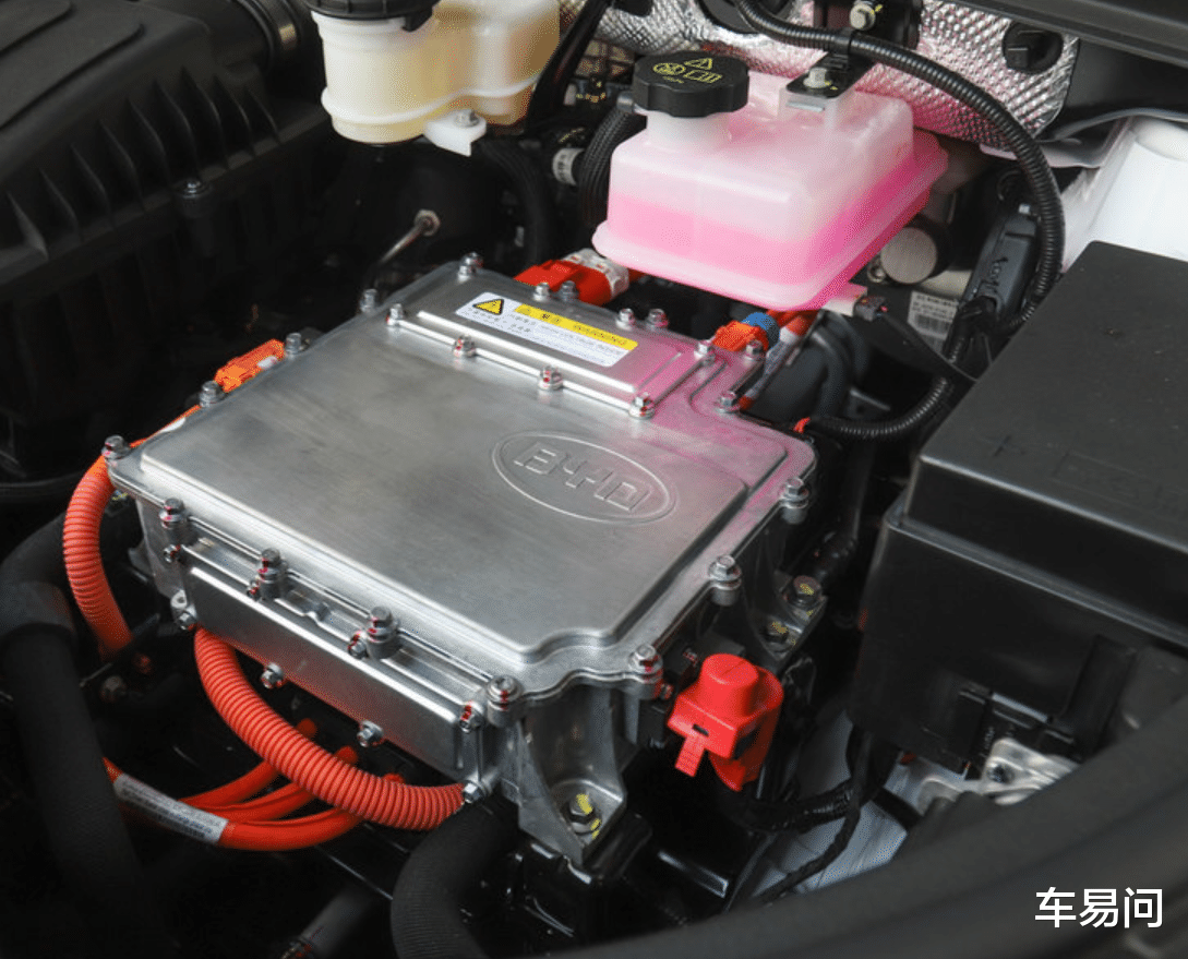 比亚迪唐dm■比亚迪唐DM中期改款即将上市，新增1.5Ti高功率版本，设计更立体