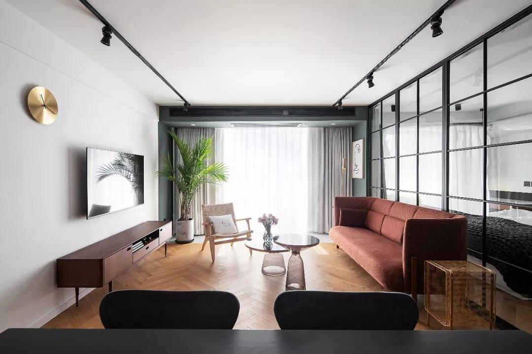 |越来越多人客厅不装吊顶了，现在流行这样装，省钱又大气