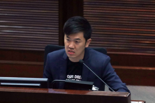 反对派|香港反对派议员为参选反口 就\倒插国旗\事件道歉