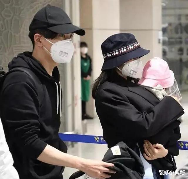 高圆圆@赵又廷夫妇返回内地开工，高圆圆抱女儿不撒手，身材被网友狠批