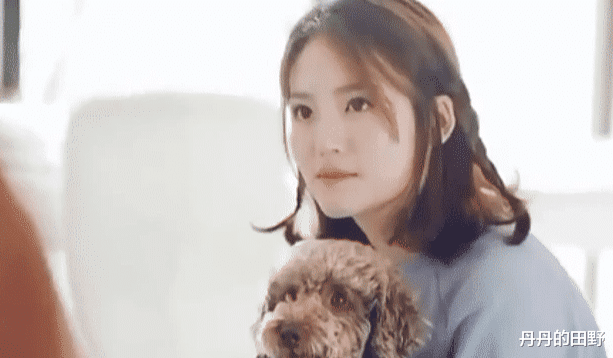 张雨婷@绿地事件女主角工作照大量流出，价值三千万的样子？吃瓜群众乐了！