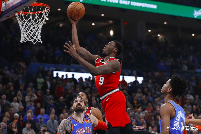 开拓者队|湖人开拓者对决出意外 悍将突然晕厥 直接退出首轮季后赛