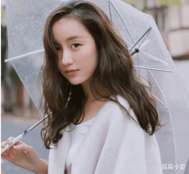 胡歌|胡歌带她入行,唐嫣将她带火,大家都想娶她,今三十六岁美到犯规