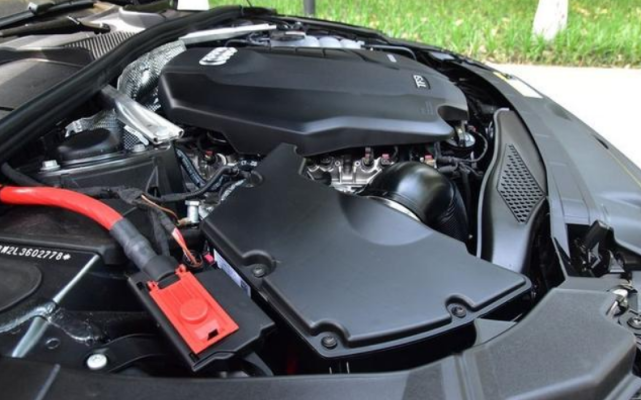 「奥迪A4L」新一代奥迪A4L真香!金属灰显运动豪华,网友:开它比奔驰还帅