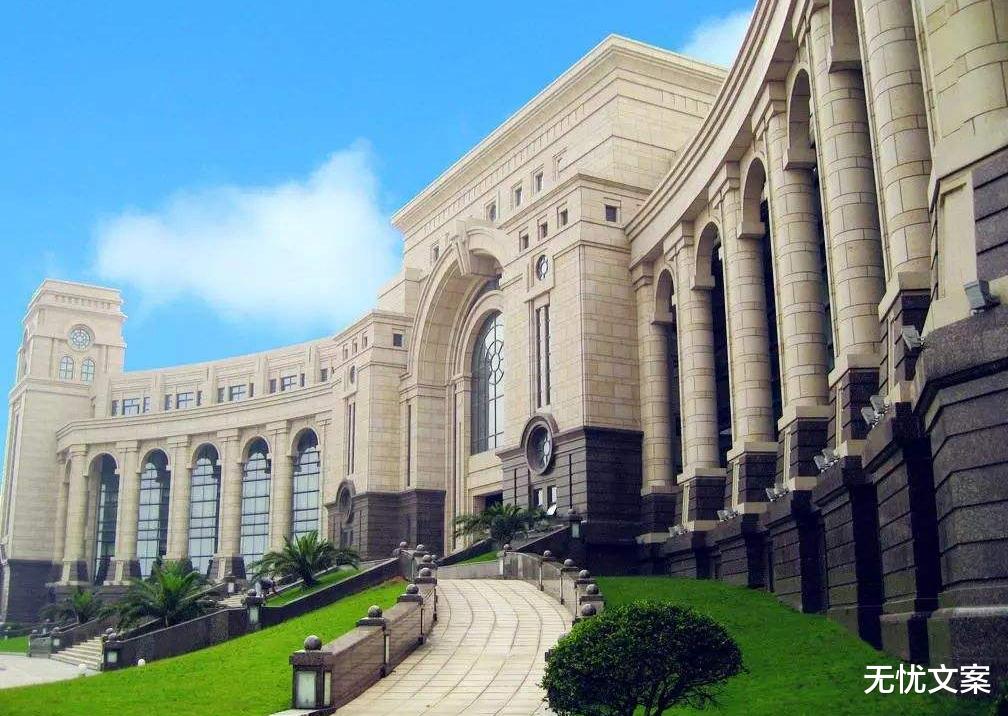 高校@TOP4高校热门专业一下扩招100人，名牌大学学历也要贬值？