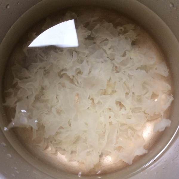 [健身教练]宁可不吃猪肉，也要喝这汤，补水又减龄，减少皱纹，皮肤像冻龄