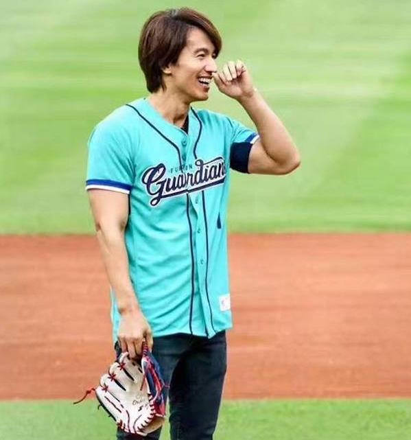 项链|言承旭怎么了？脸型暴瘦好显老，第一眼看着像工地外来工