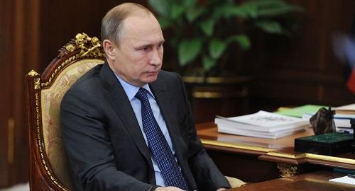 「美国」美国陷身暴乱之际，普京迈出重要一步，大批解放军已空降莫斯科