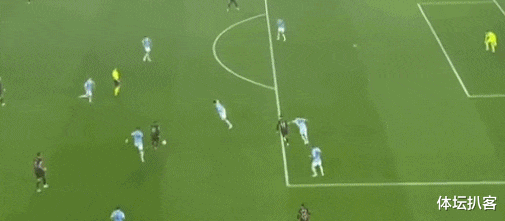 梅西|3-0！梅西踢疯了！2次上演连过3人，单场独造2球，球王回来了