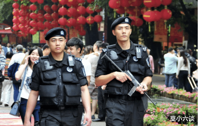 『』当警衔遇到军衔时，谁要服从谁的指挥？原来是这样一回事！