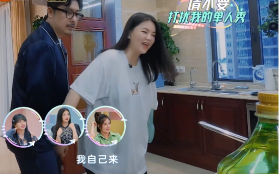 爽肤水|李湘减肥未果！首次做饭不会用燃气灶，炒菜还戴塑胶手套，太真实