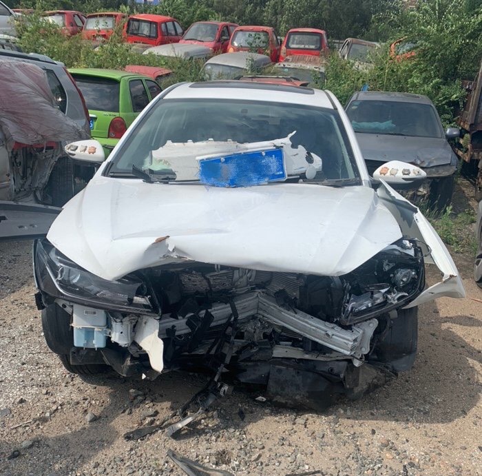 宝马1系|吉利帝豪马路遭本田锋范对撞，防撞梁断了的帝豪，安全性如何？