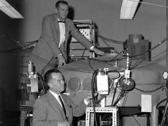 「钻石」世界上最稀少的石头，一克价值2亿，但捡到的人不一定有命花