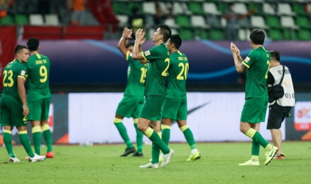 花旗|国安头号罪人？摆3中卫怪阵+换人不果断！球迷暴怒：带着金玟哉滚蛋