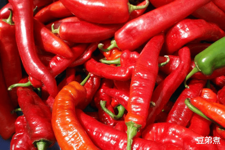 辣椒|秋天，遇到此菜从不手软，一次买30斤腌起来，随吃随取特方便