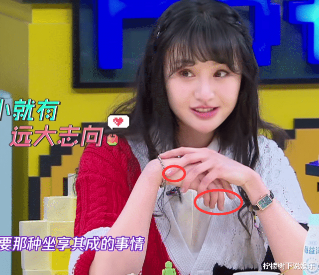 美甲：有种“壕”叫郑爽的美甲，明明很贵却像没做过，这款式真绝了